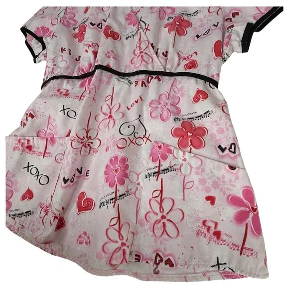 SB Valentines Day Heart Print Scrub Top Womens Size Medium Short Sleeve Pink - Picture 4 of 7